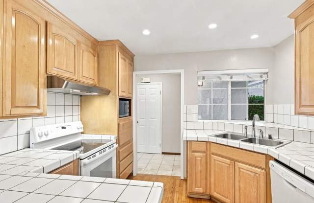 Centrally Located Single-Family Home Gallery 4
