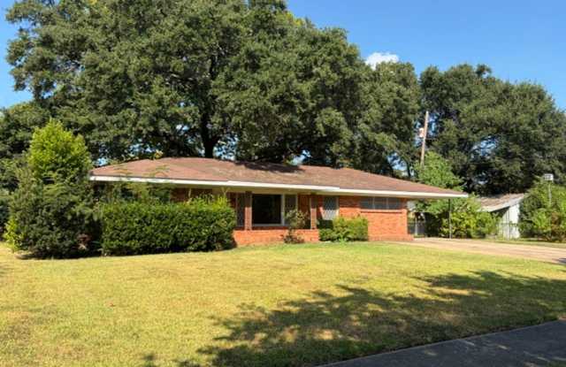 Cozy Old Greenacres Home Gallery 3