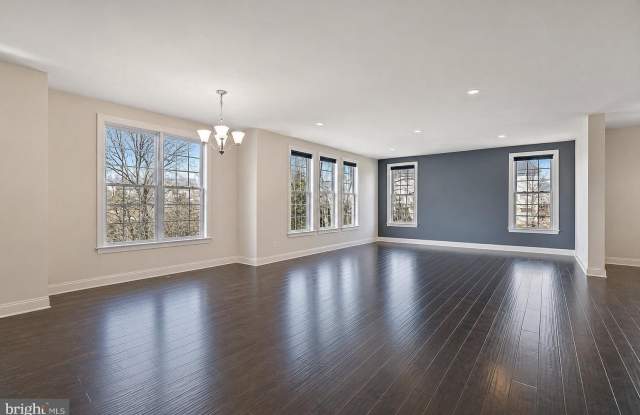 43168 HATTONTOWN WOODS Terrace Gallery 4