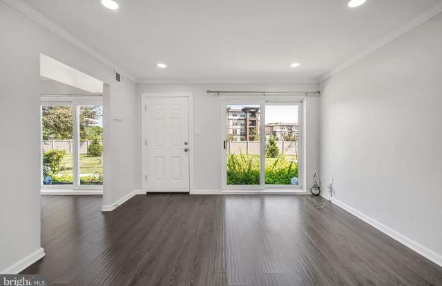 107 LEXINGTON Court Gallery 4