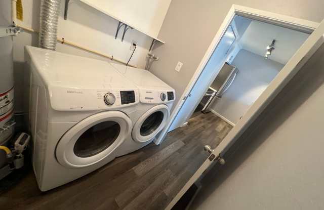 Beautifully remodeled 3 Bed/1.5 Bath Townhome in Antioch Gallery 4