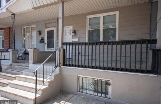 Large 3 bedroom with powder room on 1st fl Gallery 4
