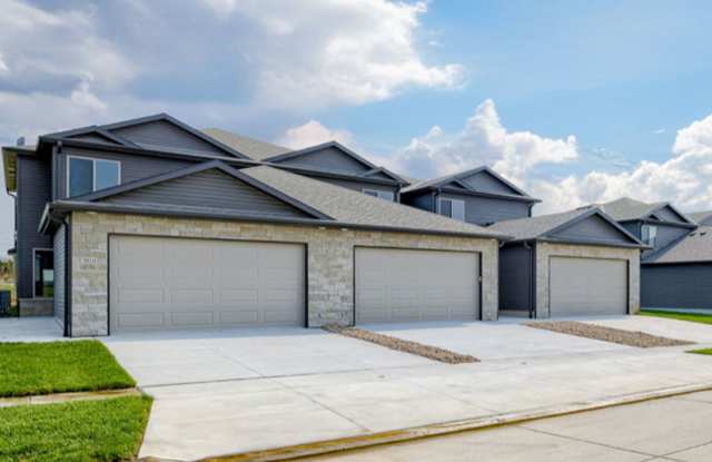 Brand New Spacious 2-Story with 3 bedrooms/2.5 bathrooms in Waverly photos photos