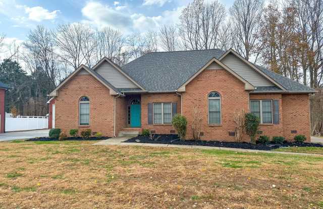 5 Bedroom 3 Bathroom Home! - 1022 South Ridge Trail, Montgomery County, TN 37043