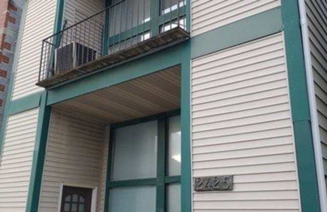 2425 N CLYBOURN Avenue photos photos
