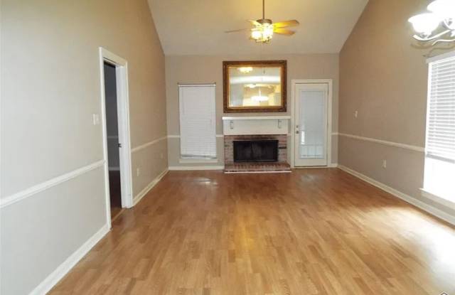 3353 White Oak Street Gallery 2