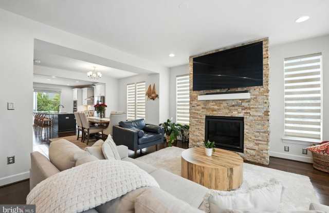 610 WATERMANS DR photos photos