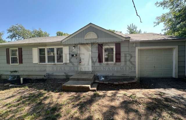 3 bed / 1 bath house - 10011 Bellaire Ave KCMO - Rent $1350 Deposit $1350 Move in ready photos photos