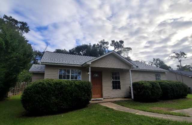 LOVELY 3/2 w/ Washer/Dryer, Large Yard, Tile Floors Throughout, New Paint, & Vaulted Ceilings! Avail NOW for $1550/month! photos photos