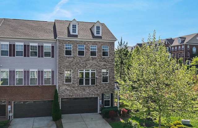 2805 MEDSTEAD LANE photos photos