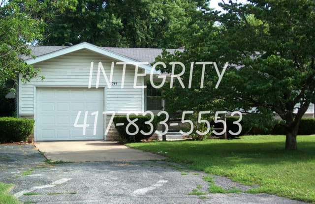 2749 E Grand St - 2749 East Grand Street, Springfield, MO 65802