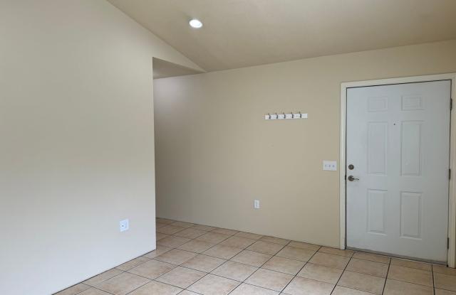 2 bedroom 2 bathroom duplex in Springfield! Gallery 4