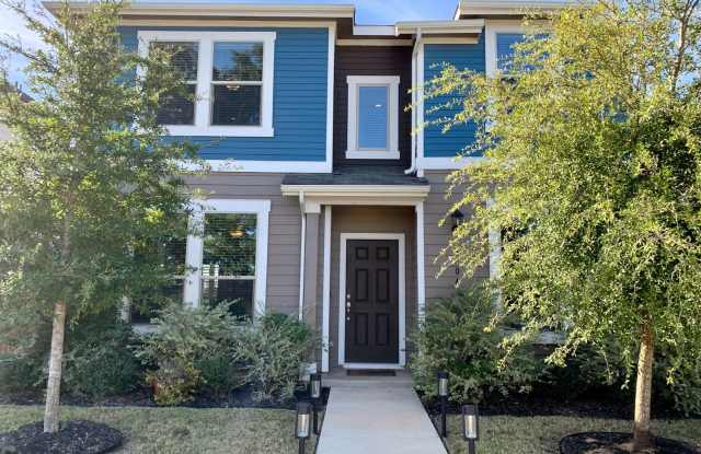 Modern 3 bedroom, 2.5 bath located in East Austin!!! - 1704 Los Olivios Way, Travis County, TX 78725