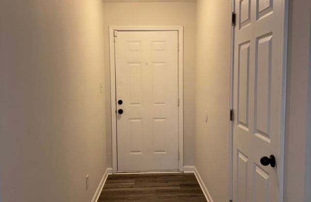 Spacious 3 Bed/2 Bath Ranch in on Quiet Well Kept Street!! Gallery 3