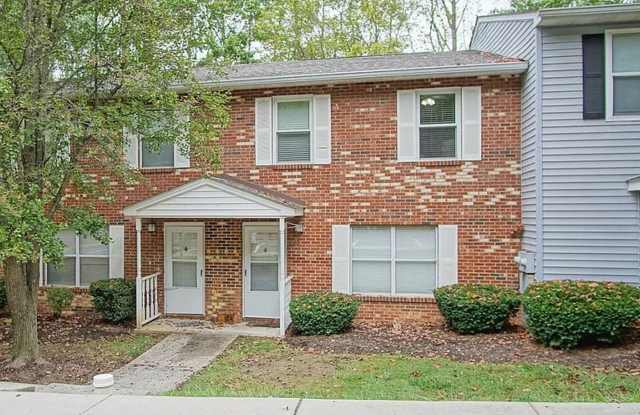 4 Bedroom, 2.5 Bath Townhouse - 435 Janie Lane, Blacksburg, VA 24060