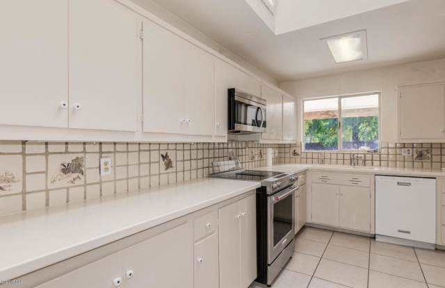 5739 E CALLE DEL PAISANO -- Gallery 4