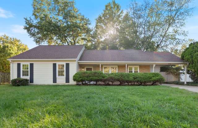 Charming Single-Level Home with Spacious Backyard on a Quiet Alexandria Cul-de-Sac Gallery 3