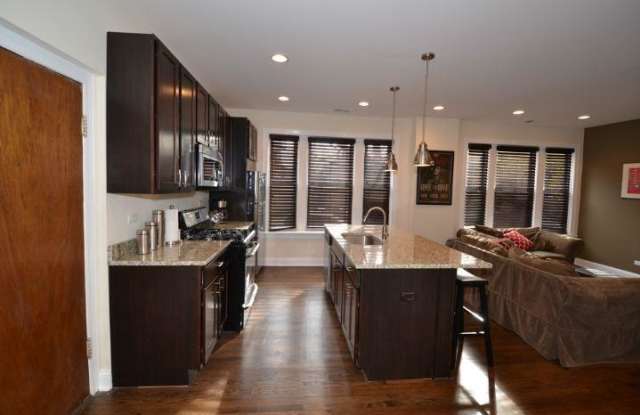 2508 Argyle Gallery 2