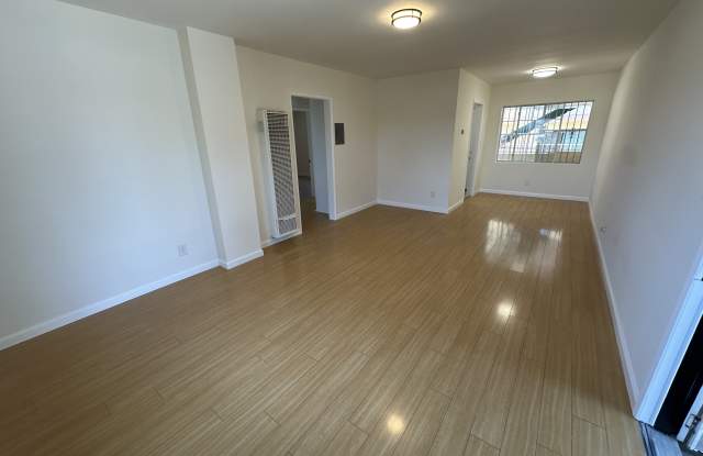 223 E BURBANK BLVDAPT 202 Gallery 1