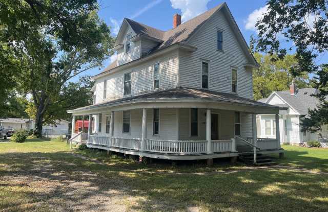 MAIN FLOOR LARGE APARTMENT photos photos