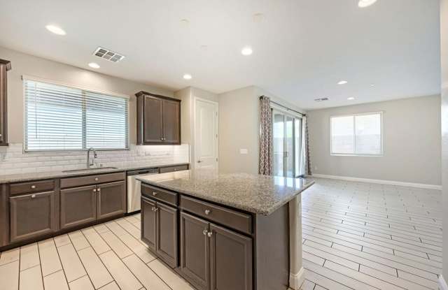 Luxury Cadence Living! Spacious 5-Bedroom Home with Loft & Resort-Style Amenities in Henderson! Gallery 4