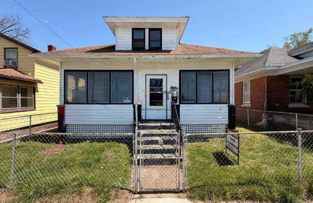 215 N Woodland Ave photos photos
