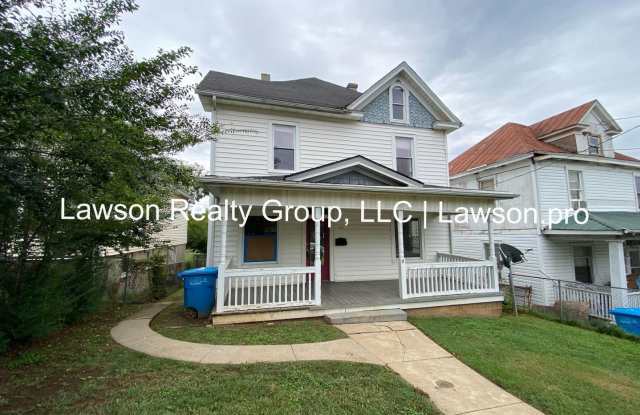 Updated Colonial in Convenient Location - 910 6th Street Southeast, Roanoke, VA 24013