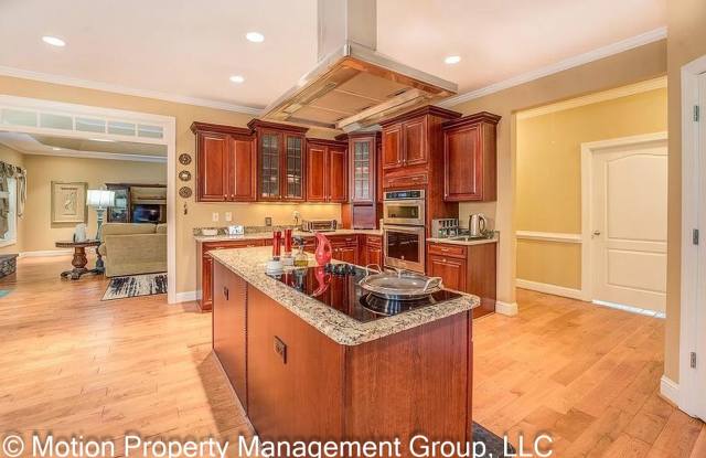 682 East Mourning Dove Court Gallery 4