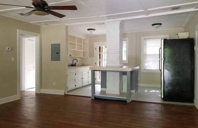 7 Mindoro Cir Pensacola, fl | MOVE IN SPECIAL: HALF OFF first full month of rent!!! photos photos