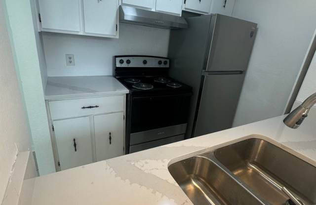 2BD/1.5BA Townhouse located on the Germantown/Memphis Line! Gallery 4