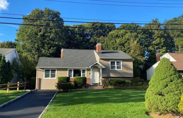 7 Skyview Place - 7 Skyview Place, Melville, NY 11747