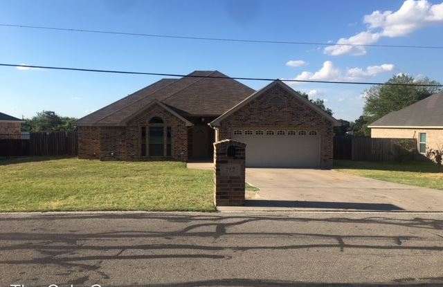 712 Wood Ln Gallery 2