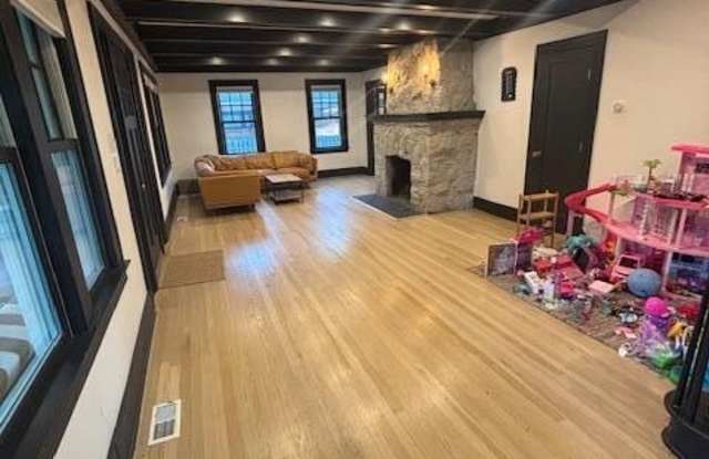 682 Woodgate Avenue Gallery 2