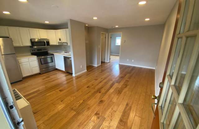 1 Bedroom Apartment with Mountain View - 3353 Madison Avenue, Boulder, CO 80303