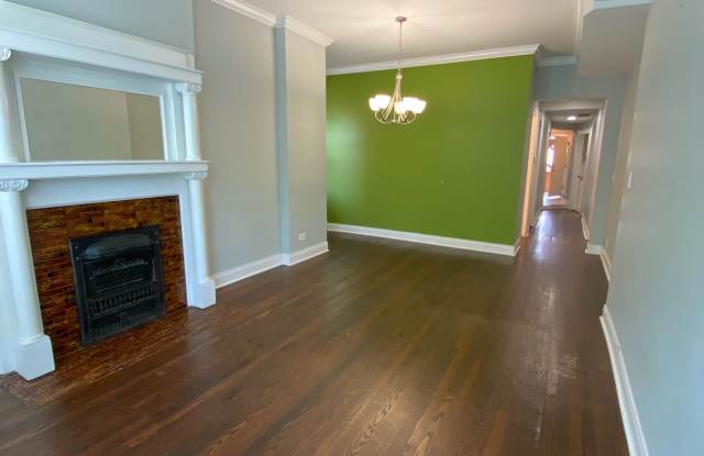 3824 North Clark Street - 2 Gallery 2