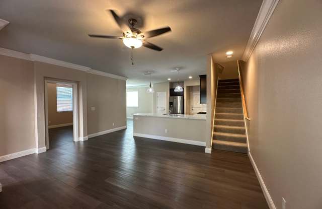 IMMACULANT 4 BEDROOM HOME 2.5 BATHROOM IN SALT CREEK photos photos