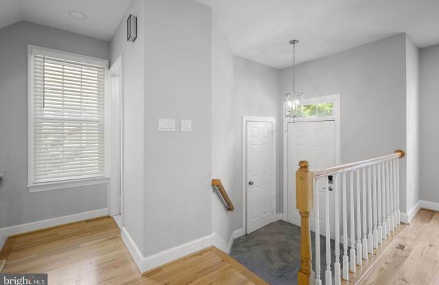 10 LOGANWOOD Court Gallery 4