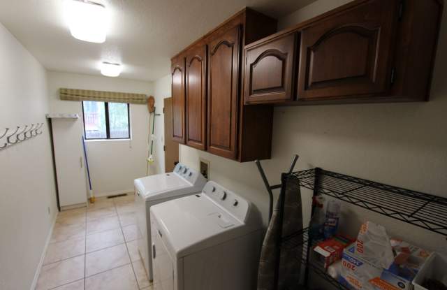 $500 Move-In Special | Unfurnished Single-Level 4-Bedroom University Heights Home Gallery 4