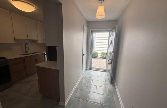 10050 OAKTON TERRACE Road Gallery 3