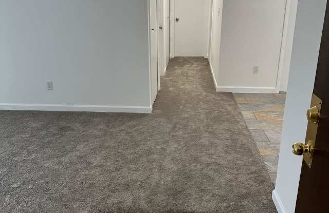7590 Manor Circle Gallery 3