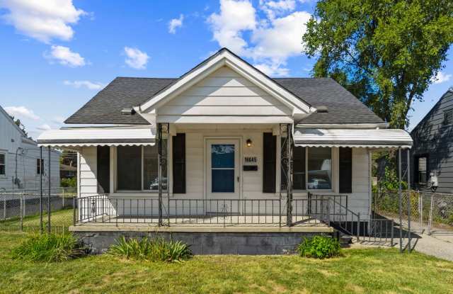 Cozy 2-Bedroom Bungalow for Lease in Roseville! photos photos