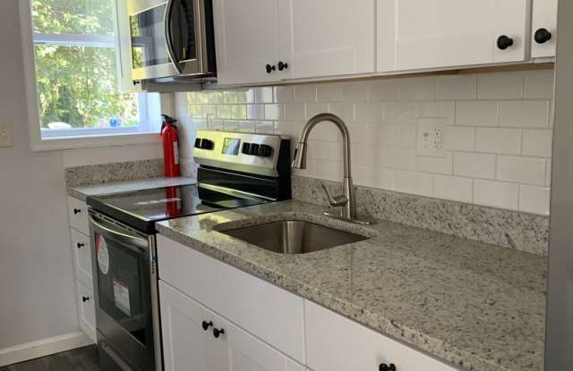 Renovated 3 Bedroom / 2 Bathroom located in Park heights Neighborhood photos photos