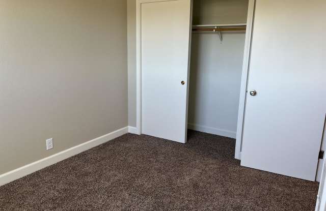 2102 Southeast Jefferson Street - 2102 Gallery 4