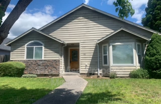 151 SW Vicki Ln - 151 Southwest Vicki Lane, Grants Pass, OR 97526