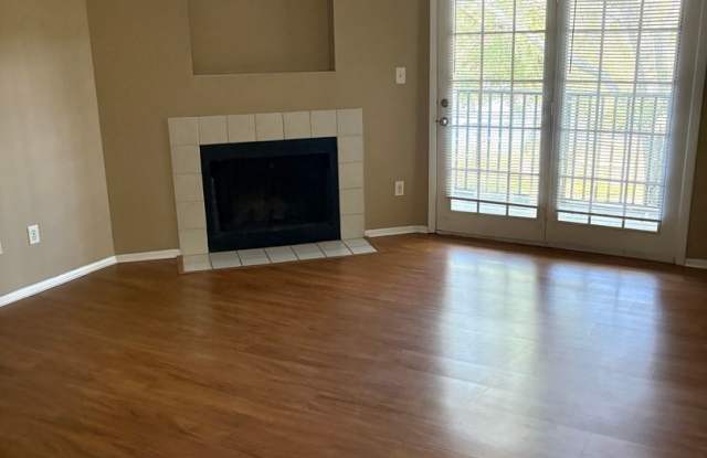 1 bedroom 1 bath with fireplace and a view - 199 Afton Square, Altamonte Springs, FL 32714