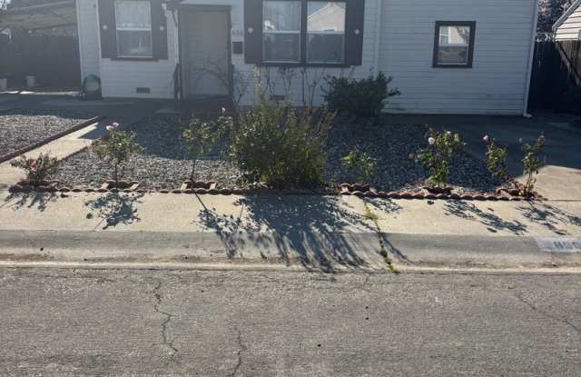 2 BR 1 BA house with Bonus Room in Yuba City AVAILABLE NOW! photos photos