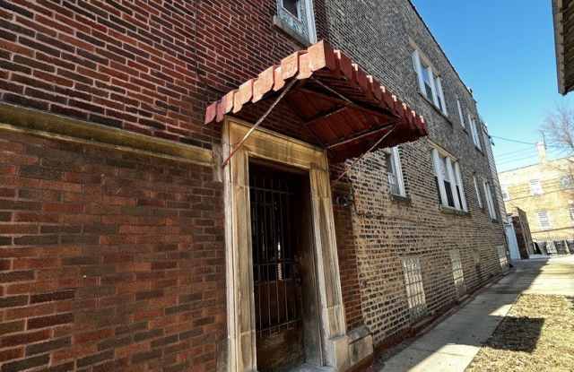 1740 W Garfield Boulevard Gallery 4