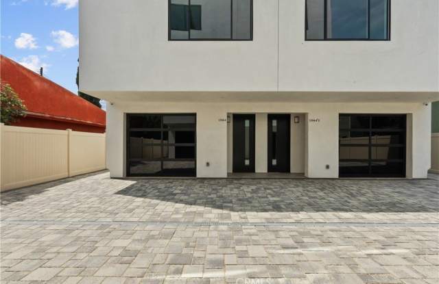 13944 Vanowen photos photos