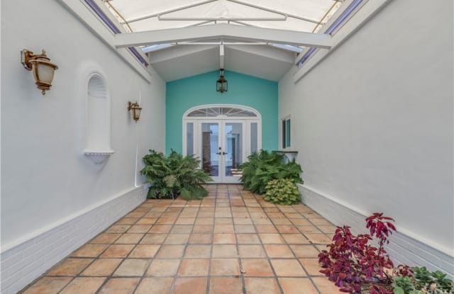 112 Via Mentone - 112 Via Mentone, Newport Beach, CA 92663