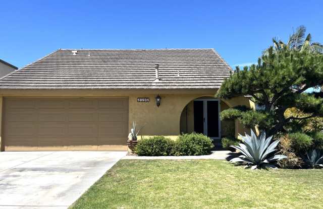 Wonderful Home with 3-Bedrooms, 2-Bath Plus Office/Den Close to the Beach! photos photos